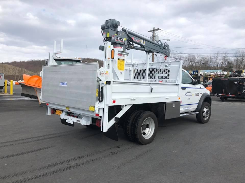hudsonrvrtruck's tweet photo. This #Ram5500 was outfitted with a @Knapheide1848 flatbed with drop down sides, a #Thieman lift gate, a @venturocranes crane and more. It will be going into service for Central Hudson Gas &amp; Electric. @Truck_Tuesday  #webuildworktrucks https://t.co/nH3EGBpgFV