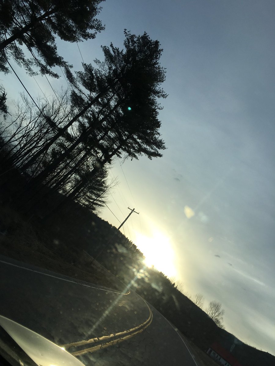 amosedale's tweet photo. @ShiCooks @brendaslynn @NantucketGal @Rubybeets @pacearly @lawyer1mom @dempsterbeach @DoorHardwareLux @sandyconnolly @Seaglass67 Started #rt135 #nh. #ShineOn. Happy Tuesday to you all! https://t.co/zaG2N6oqEE