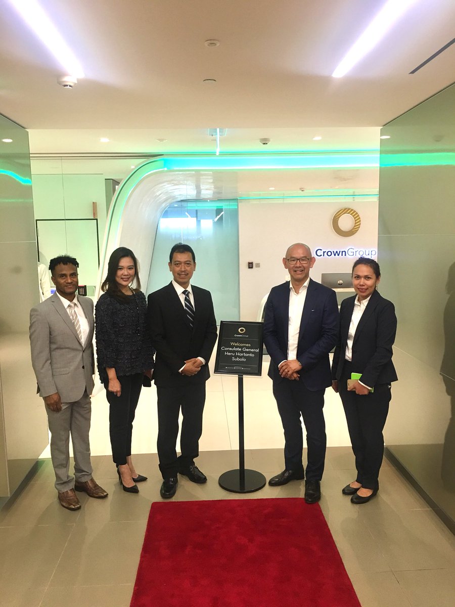 hdimara79's tweet photo. 03.04.18. Exploring collaboration in economic&business related programs, Consul General #HeruSubolo, accompanied by two Consuls had courtesy visit to the Chairman and Global CEO CrownGroup #IwanSunito, who was accompanied by the CEO Global Capital CrownGroup #PriscaEdwards. https://t.co/2f9mDk0oQz