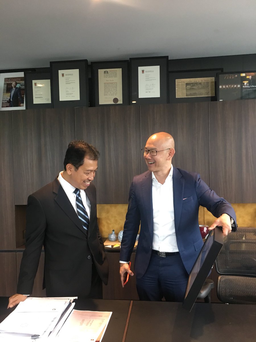 hdimara79's tweet photo. 03.04.18. Exploring collaboration in economic&business related programs, Consul General #HeruSubolo, accompanied by two Consuls had courtesy visit to the Chairman and Global CEO CrownGroup #IwanSunito, who was accompanied by the CEO Global Capital CrownGroup #PriscaEdwards. https://t.co/2f9mDk0oQz