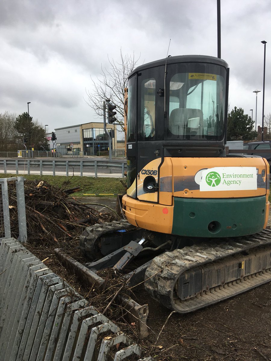 GavinTabinerEA's tweet photo. #TeamEA are busy around #York today clearing screens after the persistent Heaney rain we have had over the past few days. Here are some pictures from before and after clearance at our #jamesstreet #weedscreen #teamwork #Northyorkshire #Watermanagement https://t.co/5ZeCF9mvVI