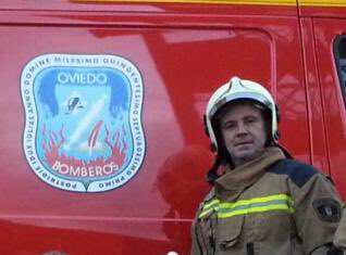 BomberosSpain's tweet photo. Hoy #TodosSomosEloy https://t.co/825EiWfjJE