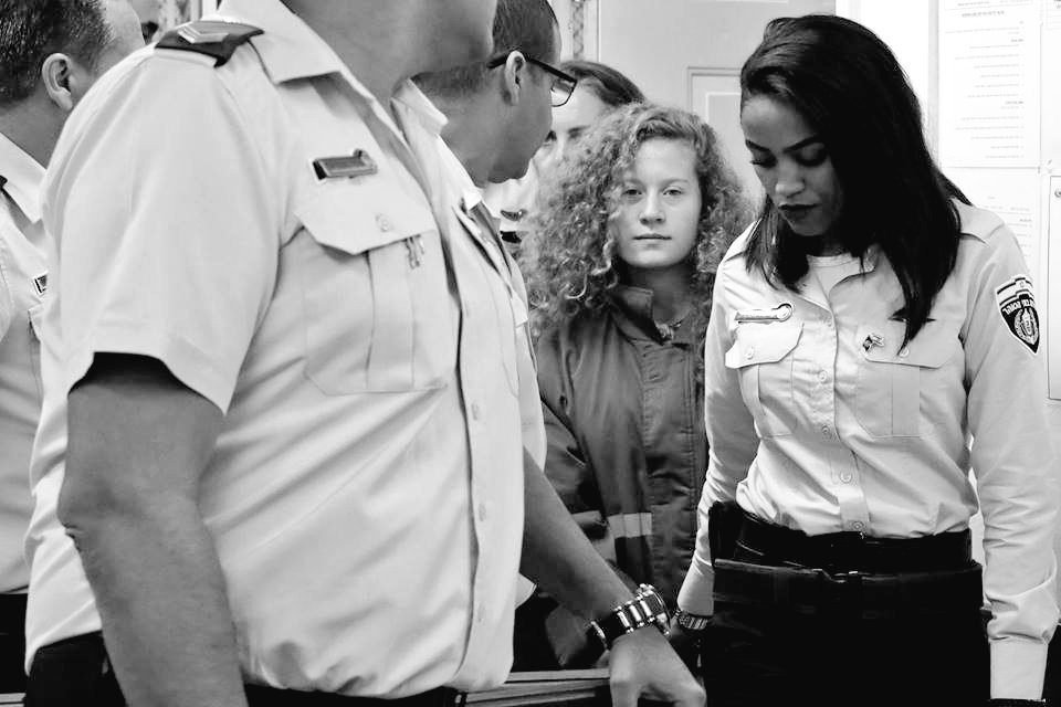 الآن محامية #عهد_التميمي تقدم شكوى للمستشار القضائي لحكومة الاحتلال الإسرائيلي تؤكد فيها أن محققًا إسرائيليًا تحرش بعهد خلال التحقيق معها حسبني الله الدعم يا أحرار العالم أفضحوا أمرهم أمام العالم #رتويت_للتغريدة ومنشن لكل منظمات العالم الحر