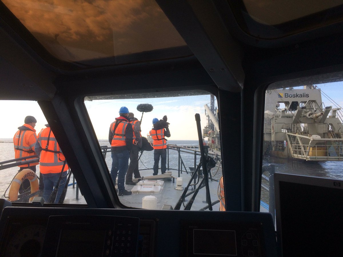 marker_wadden's tweet photo. Filmen van de bouw Marker Wadden door @hetklokhuis is begonnen bij de #Edax https://t.co/LLyW1kOA8K