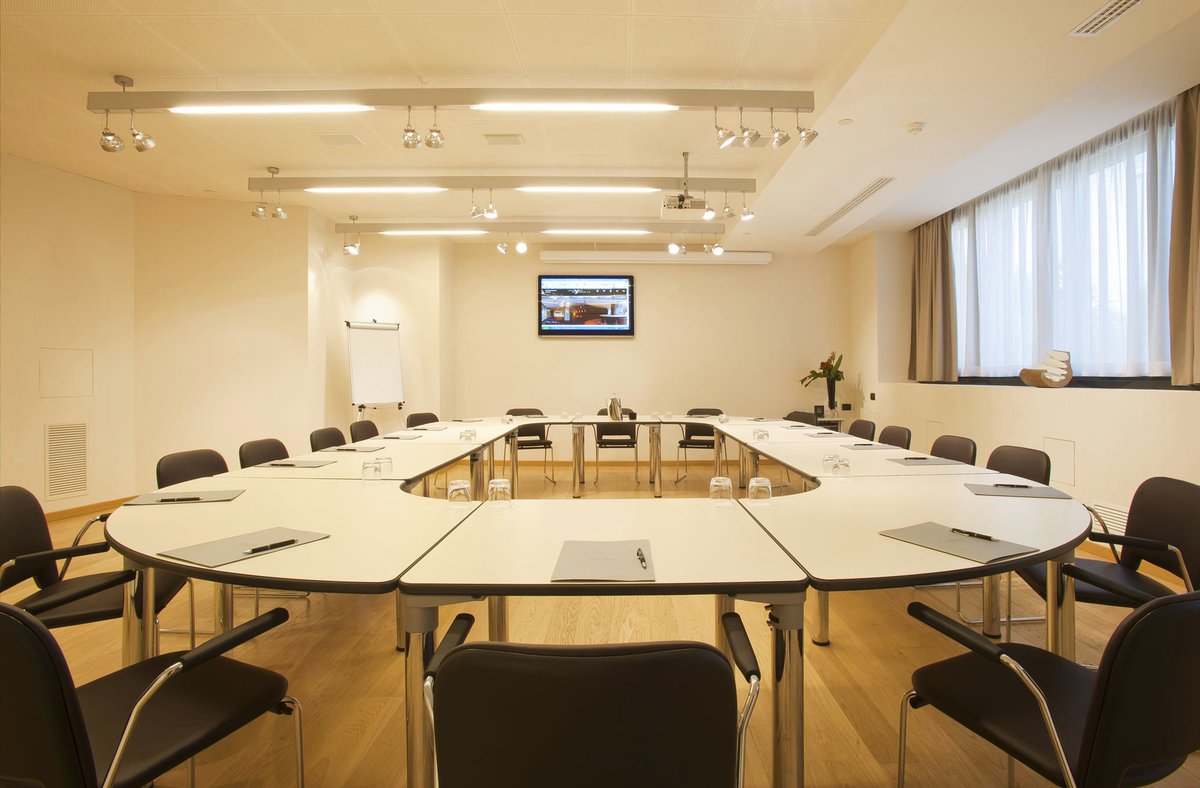 TheHubHotel's tweet photo. Curiosità!Lo sapevi che i nomi delle nostre sale meeting rendono omaggio ai più importanti aeroporti del mondo?
Do you know that our meeting rooms pay tribute to the most important airports in the world?#thehubhotel #thehubhotelmilano #milano #salemeeting #congresscenter #meeting https://t.co/ukPGCenjtC