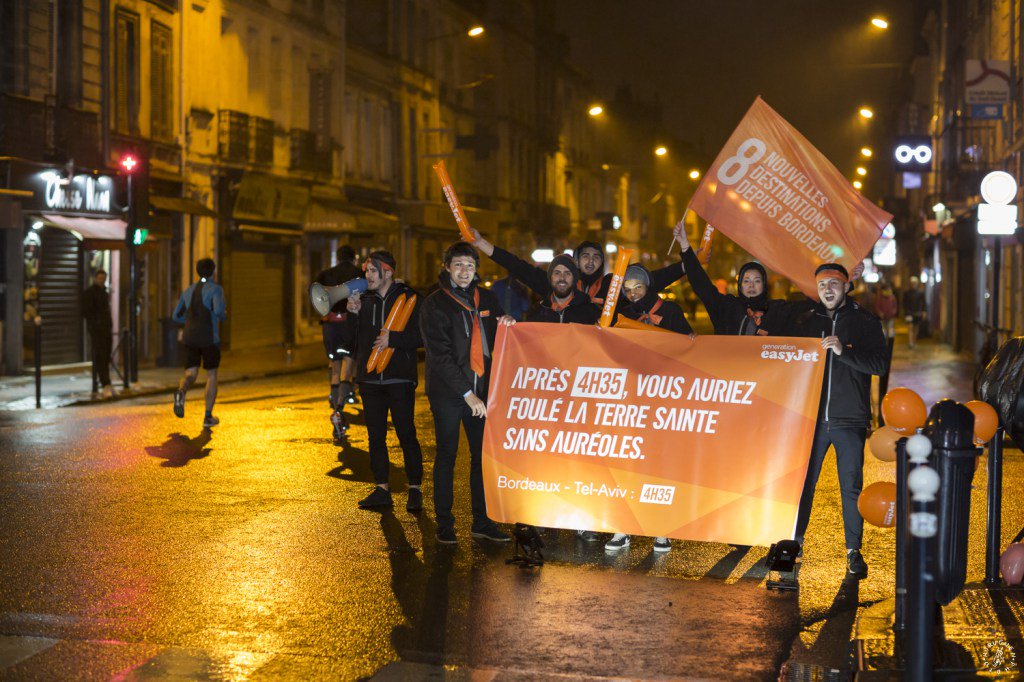 MondeMarketing's tweet photo. EasyJet investit un marathon pour promouvoir ses vols ! https://t.co/bNz8ZkA7sZ https://t.co/6L6QyXfUcP
