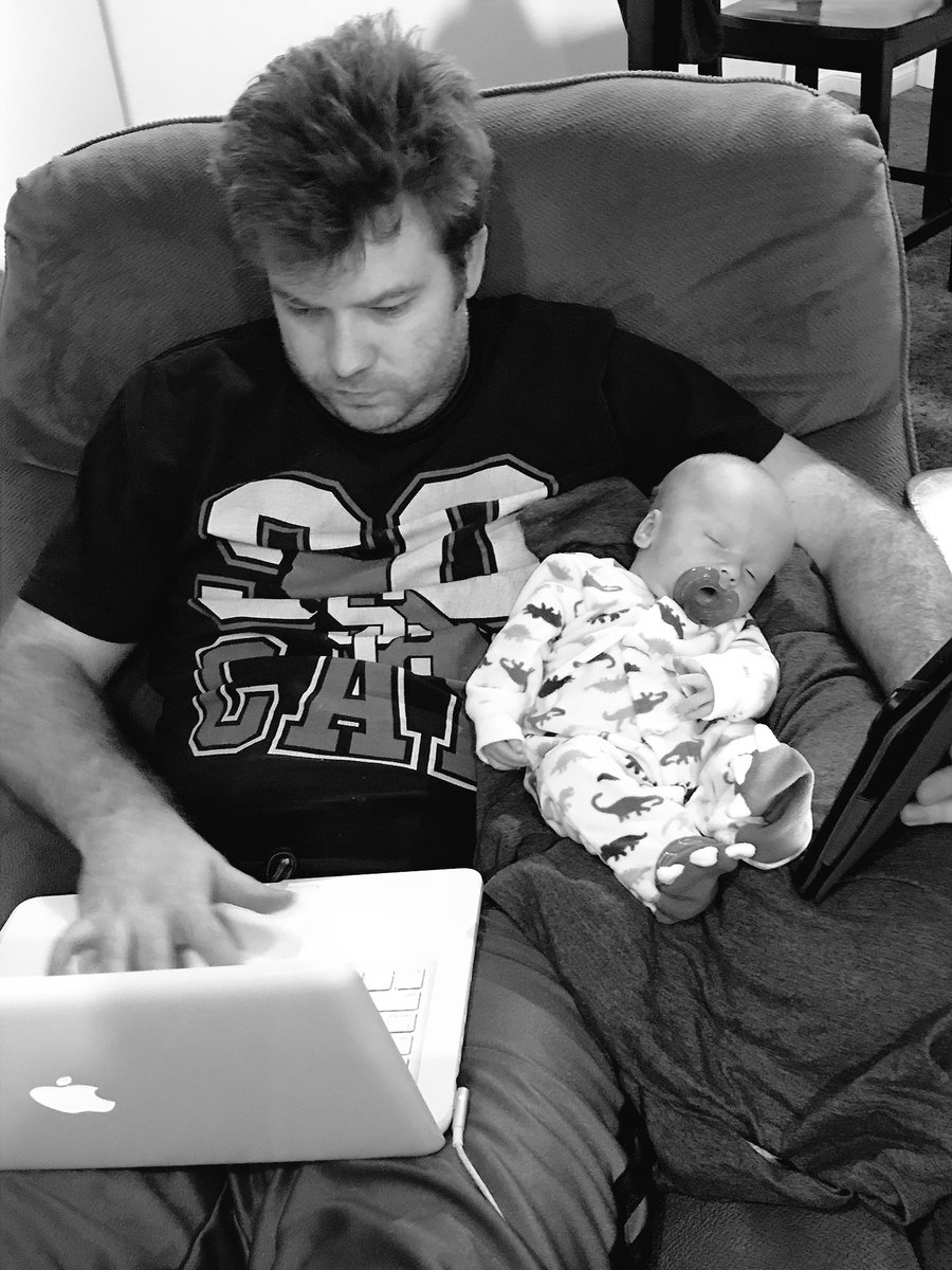 matthew_frazer1's tweet photo. Being a college student and a dad means writing papers, holding babies and looking up research all at the same time. Also, writing papers now takes twice as long because of dad duties but I wouldn’t trade it for anything. #collegelife #dadlife #nosleepfordad #blessed https://t.co/xFCCHfGadd