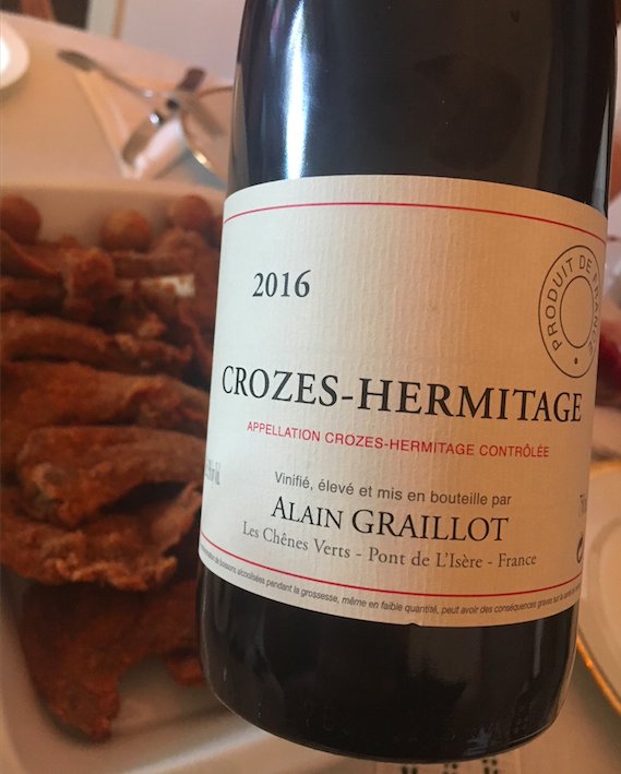 DoYouWineCom's tweet photo. Il test su strada ha coinvolto un delizioso agnello fritto il giorno di Pasqua. Il vino - un Crozes-Hermitage 2016 di Alain Graillot - è appena uscito in commercio e ha già il carattere dei fuoriclasse. Annata speciale. https://t.co/0OHa0caTfq  #syrah #monamour #doyouwine #online https://t.co/Ll6ar1b4mq
