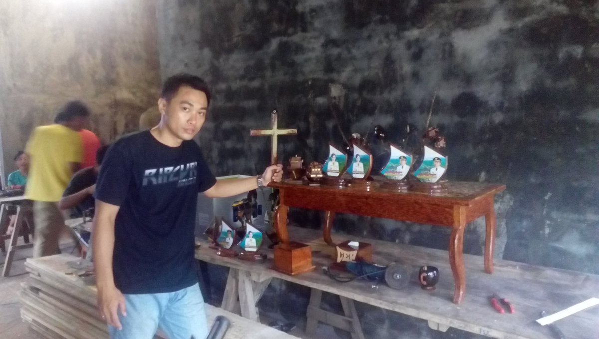 LanoRunt's tweet photo. BUMDes Teep Trans kabupaten Minahasa Selatan dgn kegiatan usaha produksi souvenir berbahan dasar Kelapa #BumdesMendunia #TPPISulut 
@jokowi 
@EkoSandjojo 
@taufikmadjid71 
@tppindonesia 
@KemenDesa https://t.co/jv9rbUupsy