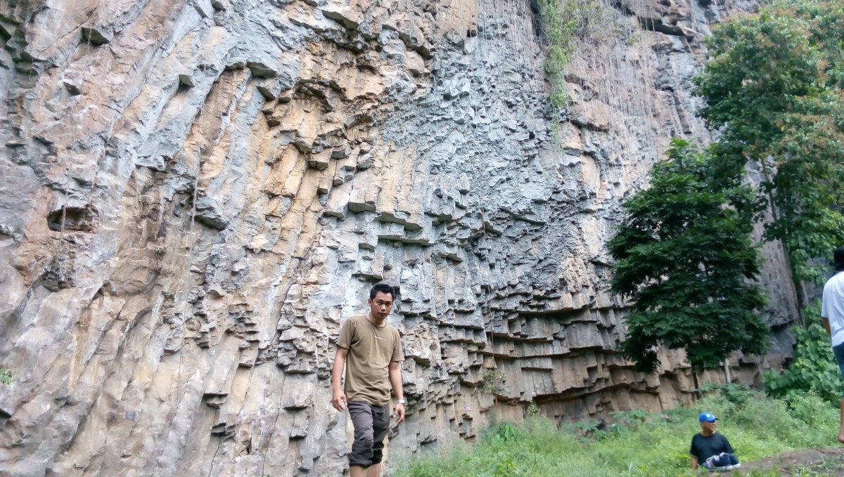 LanoRunt's tweet photo. Lokasi Wisata Alam Batu Dinding yg di kelola BUMDes Kilometer Tiga Kec. Amurang Kab. Minahasa Selatan #BumdesMendunia #TPPISulut 
@jokowi 
@EkoSandjojo 
@taufikmadjid71 
@tppindonesia 
@KemenDesa https://t.co/sjHOIE85yB