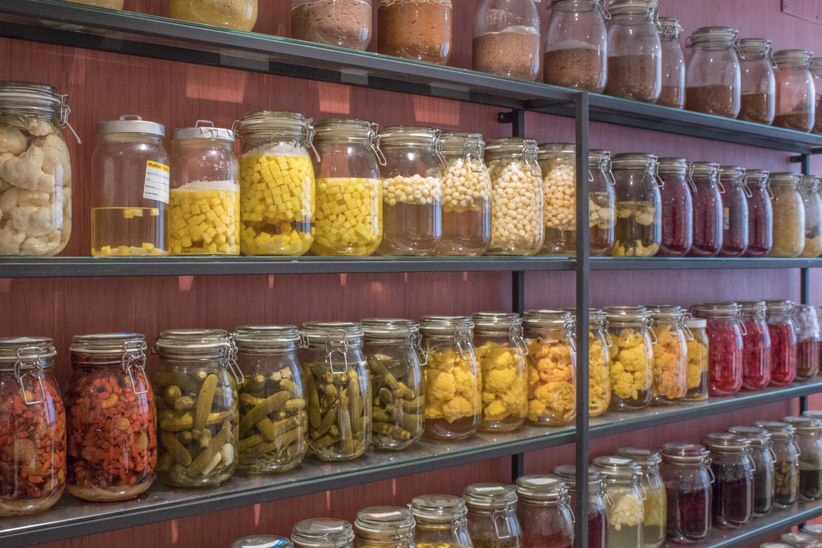 MSandovalCOQUE's tweet photo. Lo importante de la #innovación en la cocina, es poder llevarlo realmente a la mesa del cliente. Hace más de un año que hablamos de kimchis, kombuchas, fermentados y encurtidos. Y hoy los puedes disfrutar en muchos de los platos que cocino en @CoqueMadrid
#CoqueLAB https://t.co/2qfqjovylJ