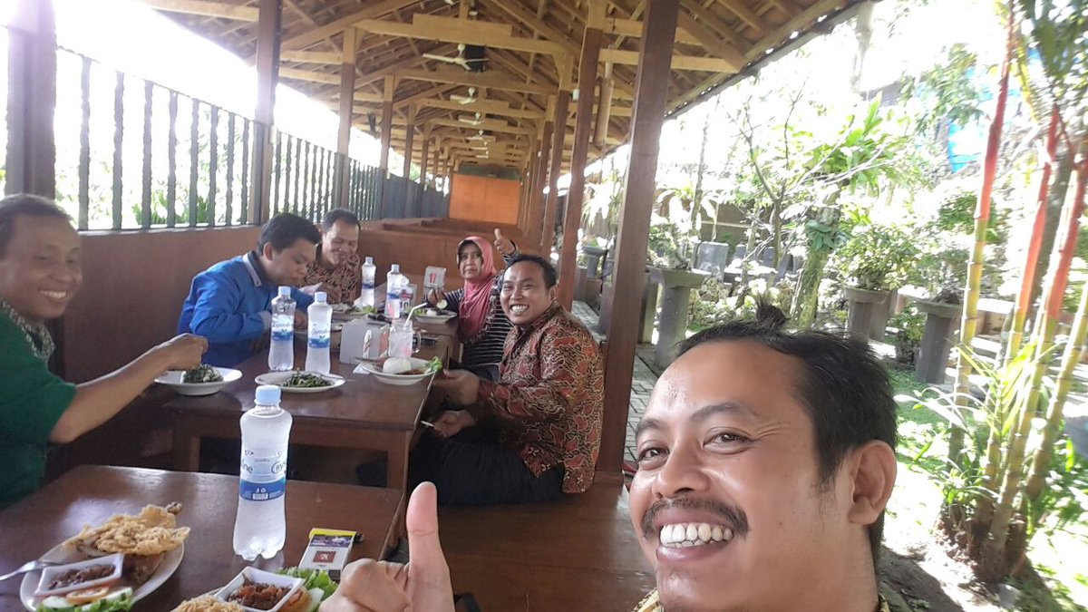 MWaleefa's tweet photo. Dengan BUMDesa..desa hadir sebagai penggerak ekonomi lokal yang mampu mnjalankan fungsi proteksidan distribusi pelayanan dasar kepada masyarakat
#BumdesaMendunia 
#TPPIJawaTimur 
#tppikabkediri
@jokowi 
@EkoSandjojo 
@anwsanusi 
@DewantoAndry 
@fachrilabalado 
@taufikmadjid71 https://t.co/MSDG0gY1BM