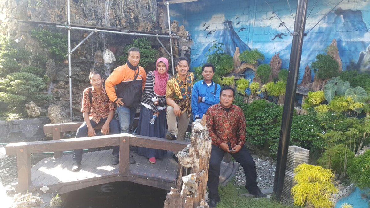 MWaleefa's tweet photo. Dengan BUMDesa..desa hadir sebagai penggerak ekonomi lokal yang mampu mnjalankan fungsi proteksidan distribusi pelayanan dasar kepada masyarakat
#BumdesaMendunia 
#TPPIJawaTimur 
#tppikabkediri
@jokowi 
@EkoSandjojo 
@anwsanusi 
@DewantoAndry 
@fachrilabalado 
@taufikmadjid71 https://t.co/MSDG0gY1BM