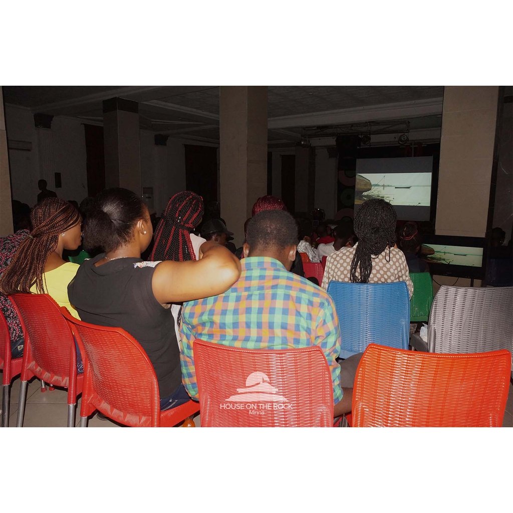 Hotrminna's tweet photo. Lessons learnt from Queen of Katwe;
She studied all through the night, she didn’t depend only on her talent. 
2 Timothy 2:15
Study to shew thyself approved unto God, a workman that needeth not to be ashamed, rightly dividing the word of truth.
#MovieNight
#EasterMonday2018 https://t.co/a8NKl0T4oS