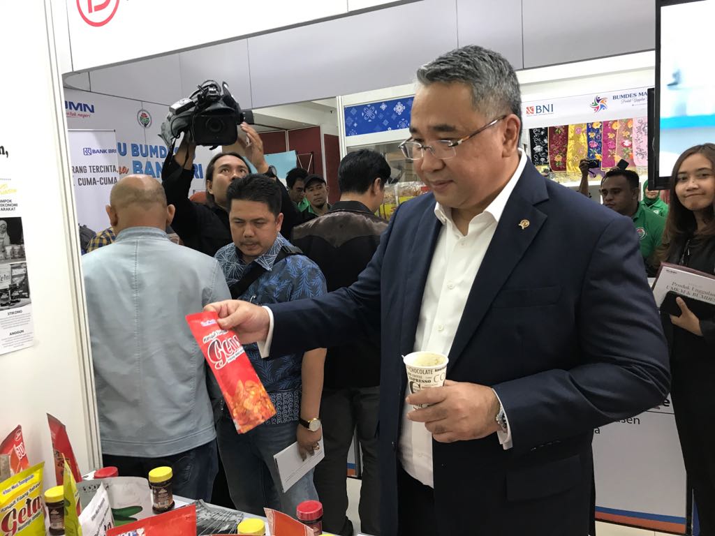 zella0602's tweet photo. Pelaksanaan kegiatan Regional Investment Forum hari ini merupakan salah satu bentuk upaya memfasilitasi daerah dan desa untuk meningkatkan investasi dan memperluas jaringan pasar produk unggulannya di Malaysia.
#BumdesMendunia 
@EkoSandjojo 
@taufikmadjid71
@samsulwidodo102 https://t.co/VWJfxj0hfL