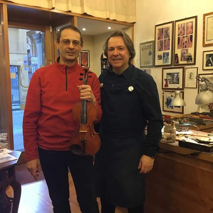 Con il caro amico Franco Parisini (Teatro Comunale)ed il suo splendido G.Guicciardi '78#Gianluca Poli liutaio#violinmaker#excellenceinbologna#Bologna#