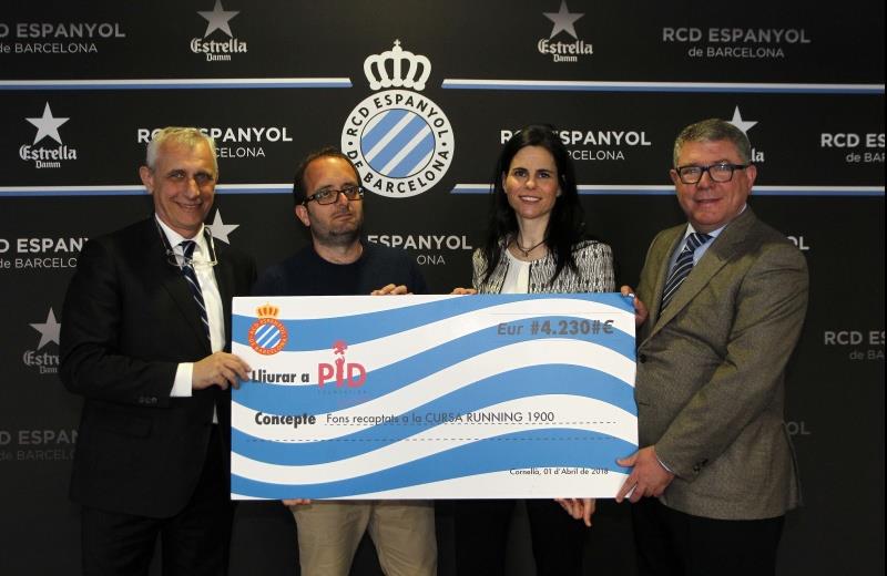 bcnpidfound's tweet photo. El @RCDEspanyol ens ha fet entrega d'un taló de 4.230€, quantitat recaptada el passat 12/11 amb la cursa solidaria #Running1900. Seguirem impulsant projectes de recerca en #IDP així com també projectes per millorar la qualitat de vida de pacients i familiars. @vallhebron https://t.co/BSRfZORyua