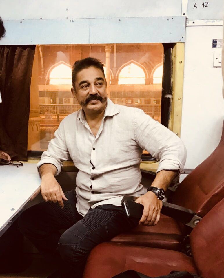 films_circle's tweet photo. #KamalHaasan travelling to Trichy along with people in train after long time. Many @maiamofficial people gathered to meet him in Egmore station. https://t.co/kLpPVCh9GS