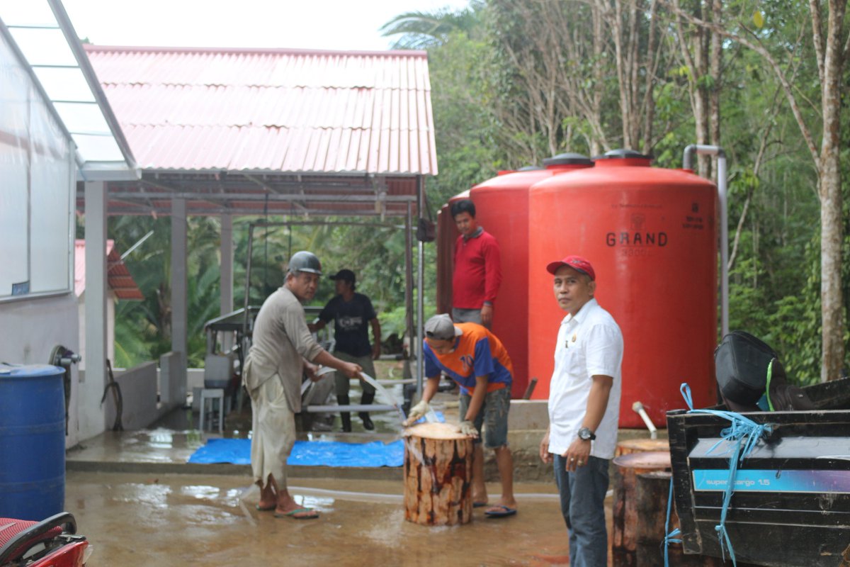 FirmanJ29945949's tweet photo. BUMDes dapat mengelola aneka unit usaha sesuai potensi desa serta menguatkan kelompok-kelompok usaha ekonomi masyarakat di desa.
#BumdesaMendunia
#TPPISultra
#TPPIkonawe
@jokowi
@EkoSandjojo
@anwsanusi
@taufikmadjid71
@fachrilabalado
@brewokewako
@P3MD_Konawe https://t.co/mzVSjwao5G