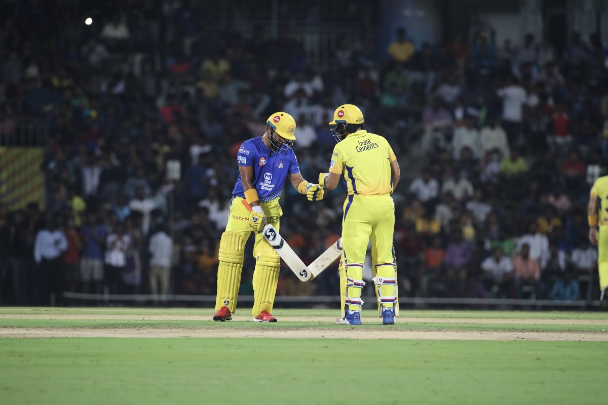 ChennaiIPL's tweet photo. Here you go #WhistlePoduArmy!
Super Moments from the #SuperMatch. #WhistlePodu 💛🦁 https://t.co/Xr0CIYKoRQ