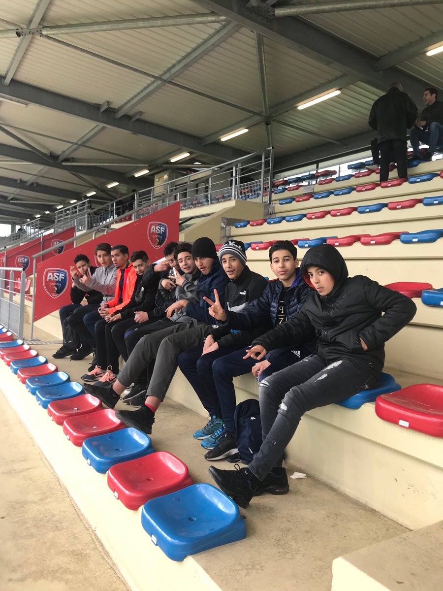 SDLV_Officiel's tweet photo. Sortie sportive pour les stéphanois qui ont assisté il y a quelques jours au match #ASFASSP ! @asfandrezieux @assaintpriest ⚽ https://t.co/FeJSdYT6Wh