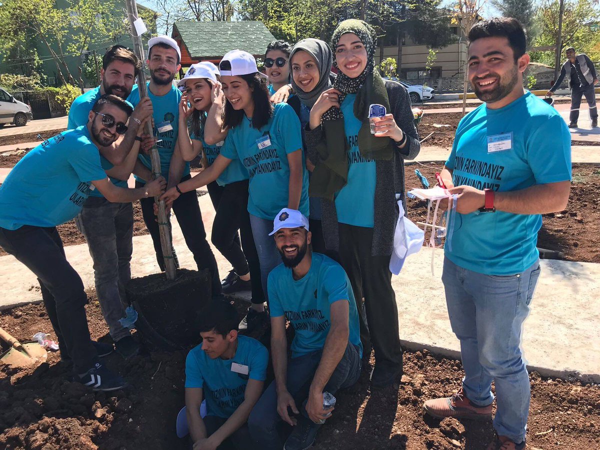 #Dilekler dileyip gökyüzüne bıraktığımız balonlar hepimiz için Umut olsun
#otizminfarkındayızonlarınyanındayız
#diyarbakırbüyükşehirbelediyesi
#gençkızılay
#diclegençkızılaytopluluğu
#gencyaklasım 
#Diyarbakır 
@laygenctopluluk @GencYak 
#2NisanOtizmFarkındalıkgünü