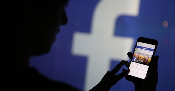 hootsuite's tweet photo. Every year, 15 million companies spend billions on Facebook ads: https://t.co/O2iA0tcSzv Learn how to optimize your Facebook ad spend with this free guide https://t.co/A3XoZo3uaq