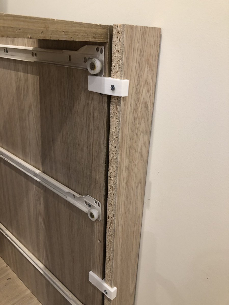 TheBespokeBuild's tweet photo. @SMInstallations you bloomin genius... excuse the cabinet.. we’re using the old kitchen and making it “fit” the new utility #fun #scribemaster https://t.co/NkYqarH0F6
