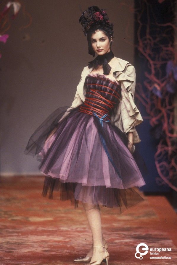 EurFashion's tweet photo. Today is #designertuesday : introducing Christian Lacroix
Read More on Lacroix here: https://t.co/jjGvRDZiZv
Image: Christian Lacroix Spring/Summer 1999 collection. Photo Etienne Tordoir. Courtesy @Catwalkpictures, all rights reserved https://t.co/JNCxhX07pQ