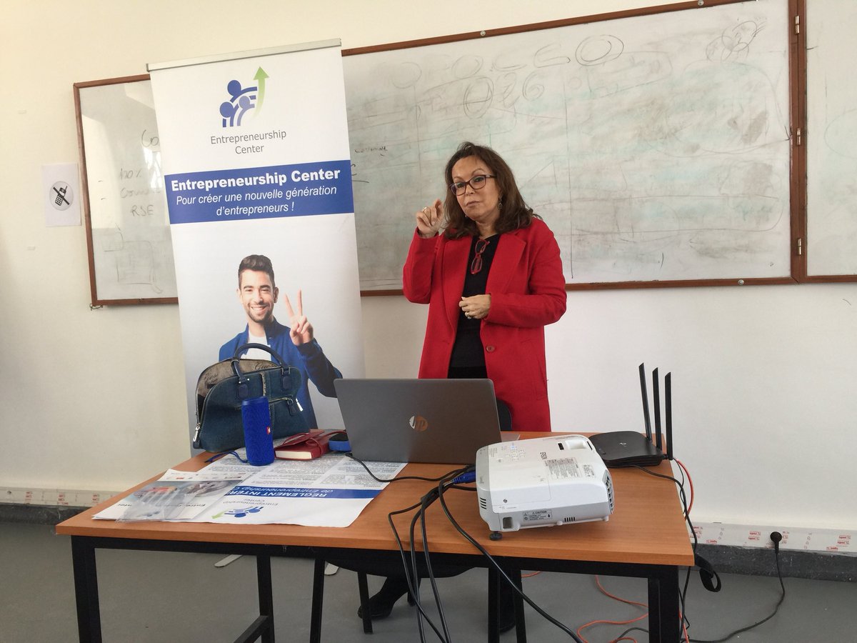 EC_MOROCCO's tweet photo. Mme @FathiaBennis partage son expérience avec nos ECistes ! #story #inspiration #partageexperiences https://t.co/qrtALEVOGh
