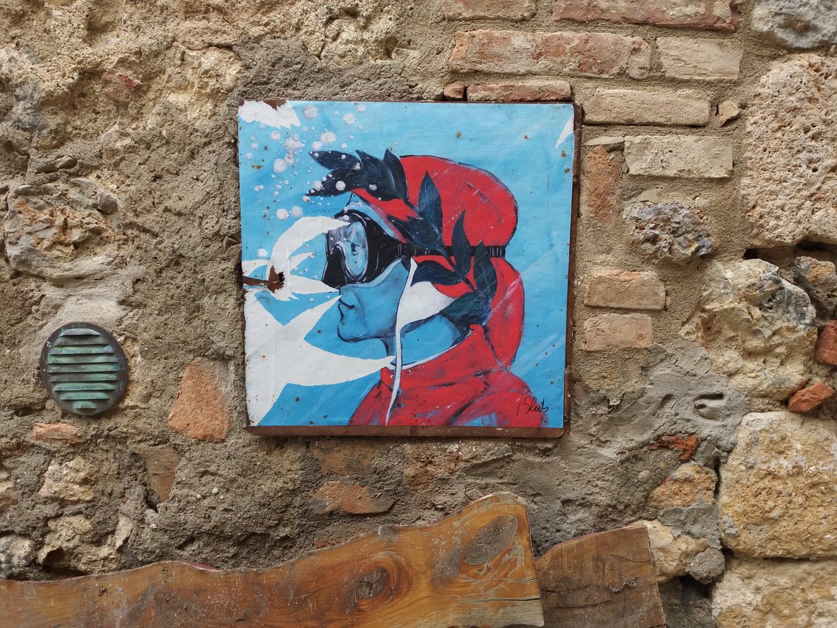 marchese64's tweet photo. #dante #scubadiving #monteriggioni #siena @dantealighto https://t.co/m2wDhJri6T