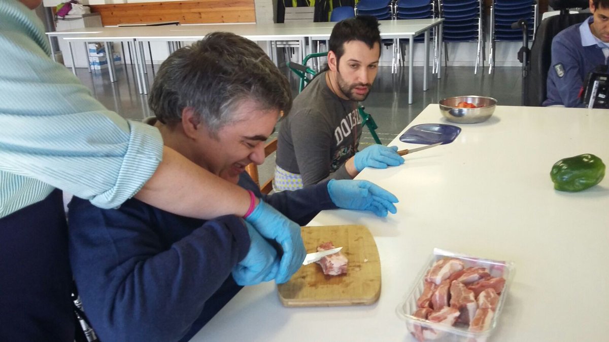 prodisterrassa's tweet photo. 👩🍳Prepareu els davantals, perquè al Centre de #ParàlisiCerebral hem estrenat el projecte #CuinemJunts. El 1er plat que ha sortit d’aquesta iniciativa han estat les delicioses “migas”, d'en Miguel i la Benita! Quin és el següent repte culinari? #CuinemJunts #JuntsSomCapaços https://t.co/9r0T7UgClX