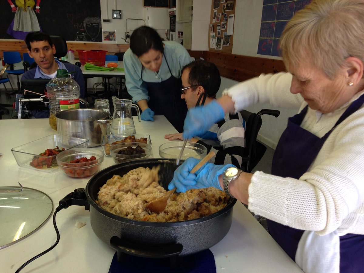 prodisterrassa's tweet photo. 👩🍳Prepareu els davantals, perquè al Centre de #ParàlisiCerebral hem estrenat el projecte #CuinemJunts. El 1er plat que ha sortit d’aquesta iniciativa han estat les delicioses “migas”, d'en Miguel i la Benita! Quin és el següent repte culinari? #CuinemJunts #JuntsSomCapaços https://t.co/9r0T7UgClX
