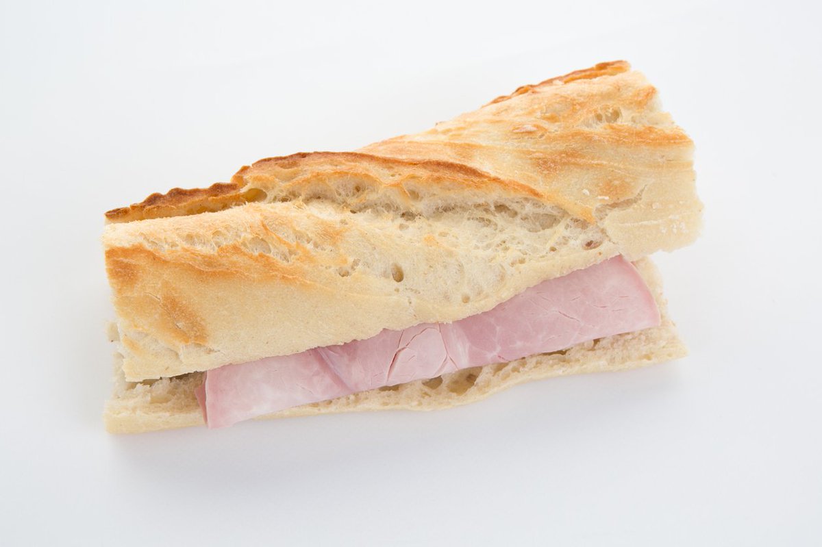 le_gorafi's tweet photo. Grève de la SNCF : seulement un mauvais sandwich sur deux sera assuré https://t.co/XnADYz3RUv https://t.co/FImZ6V1h9j