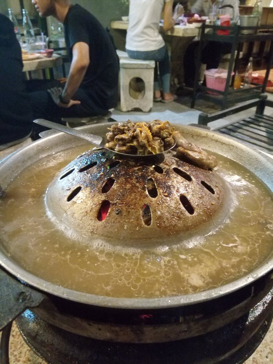 NewReWhy's tweet image. วิธีปิ้งหอยที่ถูกต้อง
#หมูกระทะ