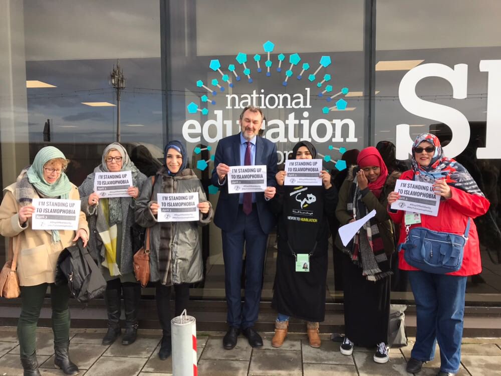 Rakhiaismail's tweet image. It’s awesome the  General Secretary NEU and others today at the NEU/NUT conference standing in Solidarity with Muslims today! #Respec Muslim day, #respect Humanity.