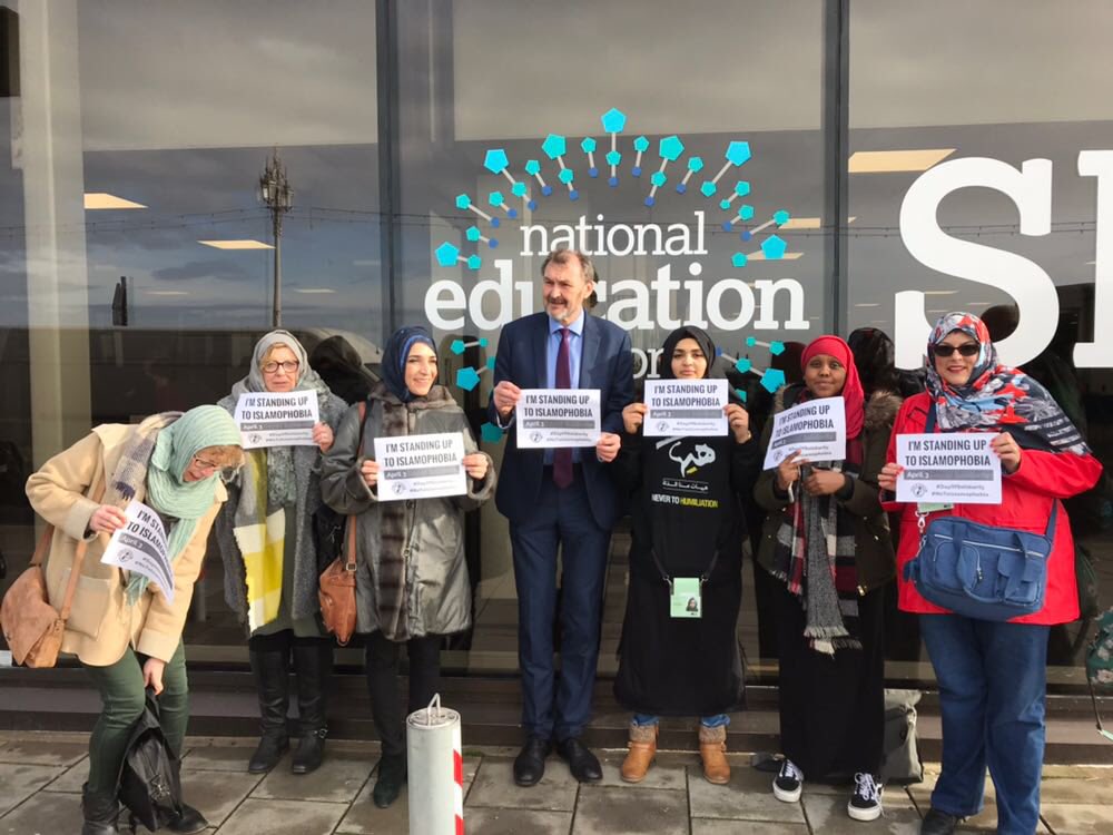 Rakhiaismail's tweet image. It’s awesome the  General Secretary NEU and others today at the NEU/NUT conference standing in Solidarity with Muslims today! #Respec Muslim day, #respect Humanity.