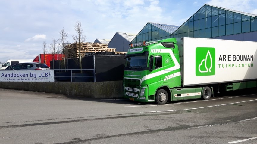Door verzamelen bij Logistiek Centrum Boskoop besparen <a href="/abtuin/">Arie Bouman B.V.</a> en andere handelsbedrijven tijd en vervoersbewegingen. Samen werken aan efficiënte logistiek.