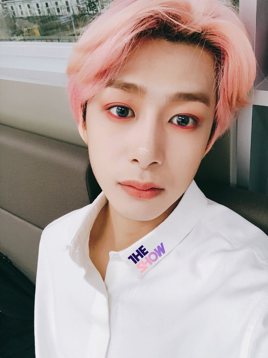 theshow_offcl's tweet photo. [★143회 더쇼 초이스 후보①] 오빠는 왜 나보다 이뻐..?(당연한 소리) 난 지금 뿔난 도깨비😡 미모 질투나,, 컴백하자마자 1위 후보에 오른 울 #몬엑 이들😭 #Jealousy #MONSTAX #몬스타엑스 #더쇼 @OfficialMonstaX https://t.co/w7EOZT2uat