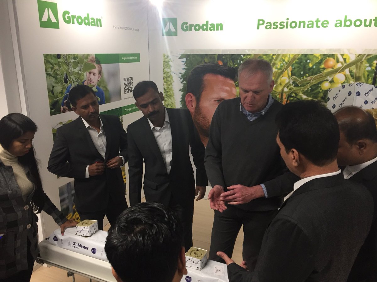frankhollaar's tweet photo. training van @Lentiz @HASKennisTrnsfr @FlynthTuinbouw voor #SaveerBiotech en #NIPHT uit India is gestart. Geerten van der Lugt trapt af! https://t.co/rsyPiuEbxx