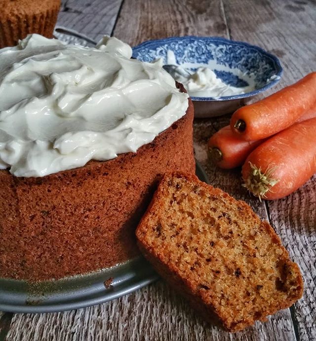 AleGiovanile's tweet photo. La torta perfetta per questa primavera indecisa: carote e noci!
La ricetta è ora sul blog! .
.
#ricettedicultura #tortadicarote #tortacaroteenoci #culinea #cakesofinstagram #carrotcupcakes #cakeoftheday #bloggallineincucina #tortafattaincasa #foodlive #… https://t.co/5mtYdRkjem https://t.co/c60zCNtGKF