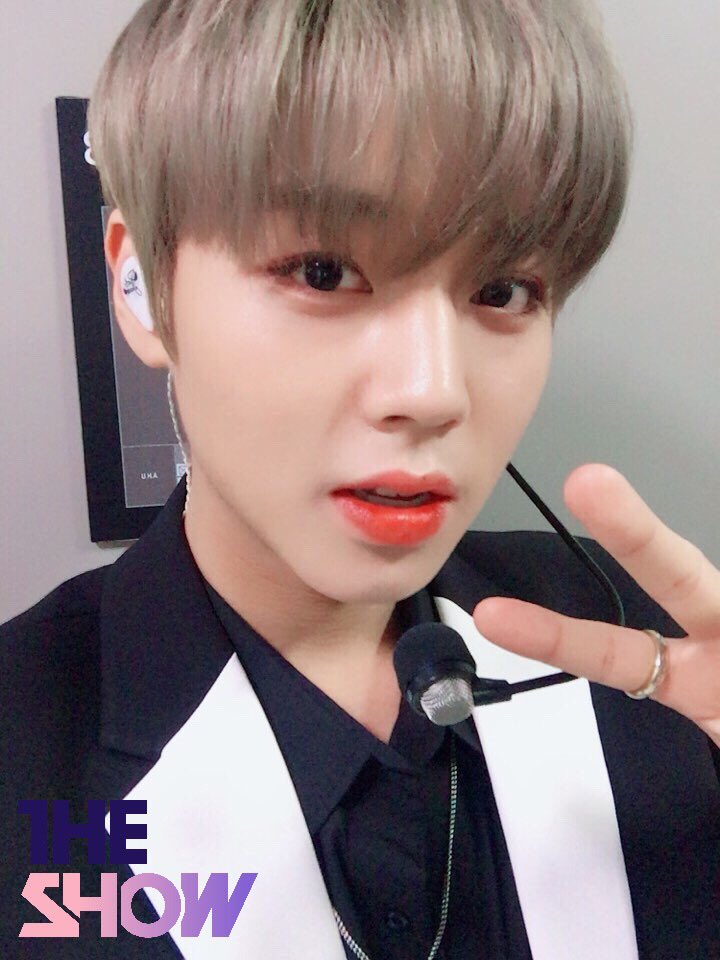 theshow_offcl's tweet photo. [★143회 더쇼 초이스 후보③] 응~ 아니야~ 워너원보다 #워너원 이 더 좋음😆  우리원이 최고임~~ 반박 안사용^_^💗  #약속해요 #더쇼 #THESHOW #워너원 #WANNAONE @WannaOne_twt https://t.co/lVKFASWyRr