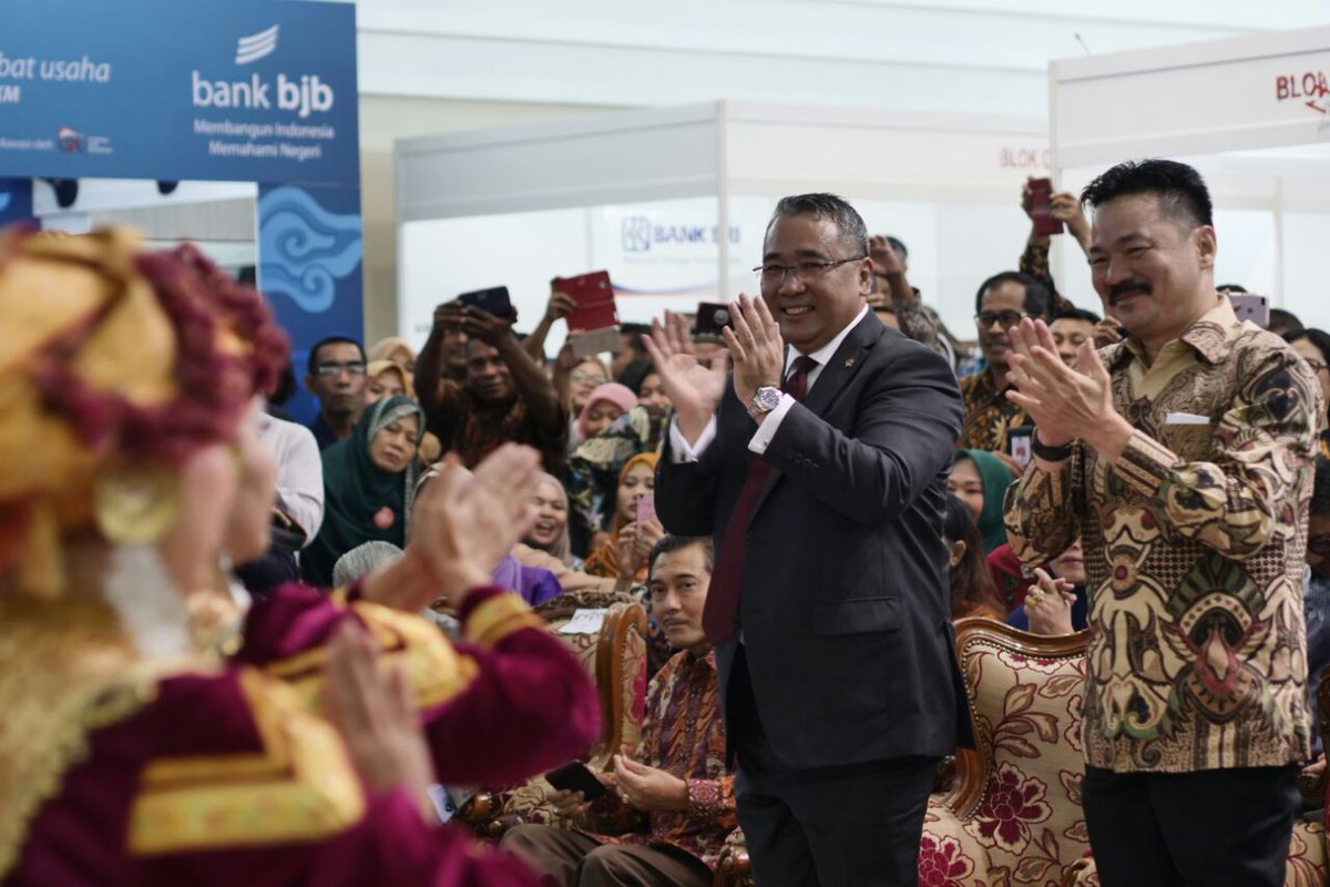 TotoBung's tweet photo. Bumdes akan berjaya jika pelakunya terusss Berkarya, pemerintah terus komitmen, pendamping terus menggiring asa #BumdesMendunia #TPPIKepri #tppiLingga @jokowi @EkoSandjojo @anwsanusi @fachrilabalado https://t.co/h7vNckzMr3
