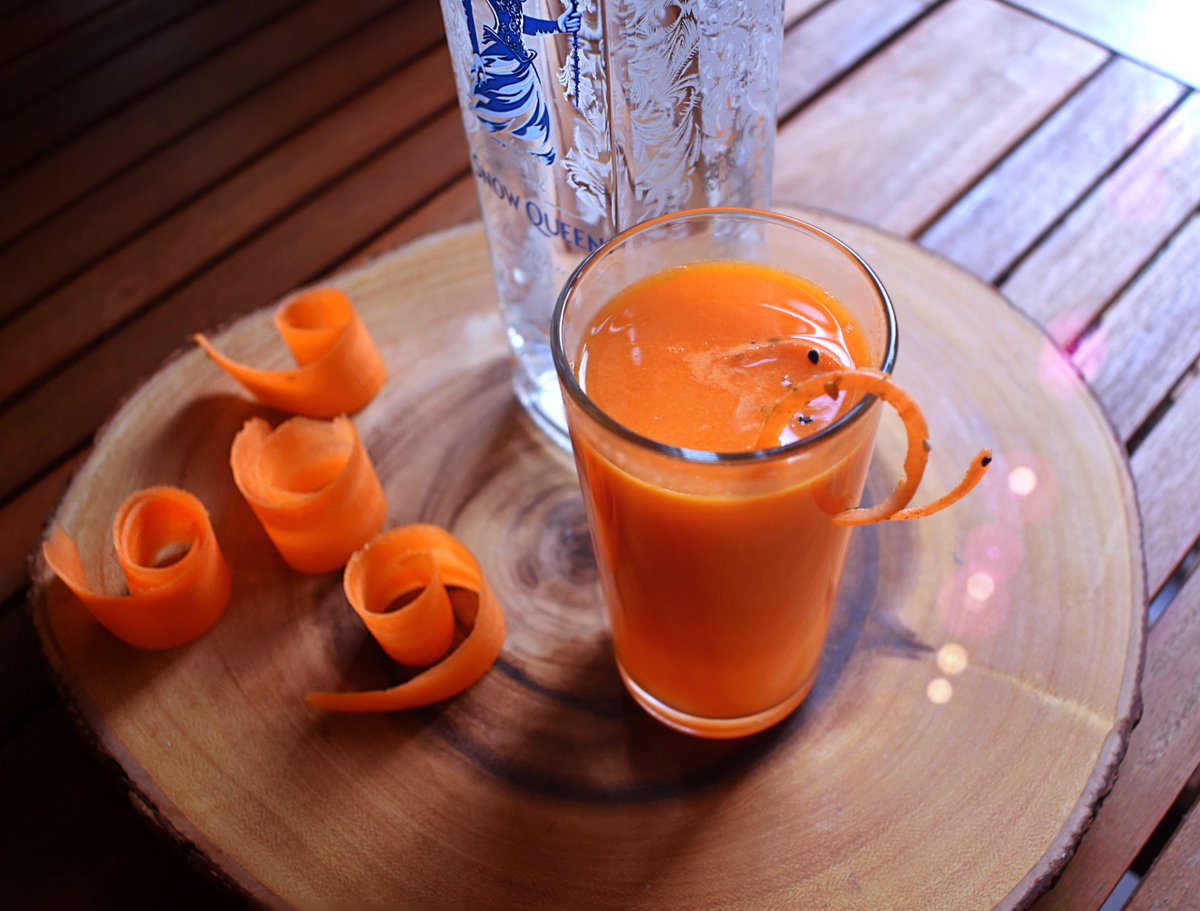 This spring-ready cocktail features one of the most natural flavor pairings: savory carrot juice and spicy ginger. #organiccocktail
30ml Snow Queen Organic Vodka
15ml Ginger Liqueur
20ml Organic Carrot Juice
15ml Fresh Organic Lemon Juice