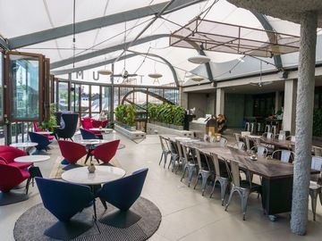 Located in the heart of #Camden Lock Market, this space is at the heart of a distinctive and architecturally impressive venue designed by Tom Dixon. buff.ly/2Gg1MqT #eventprofs #eventvenues #venuefinding #LondonEvents