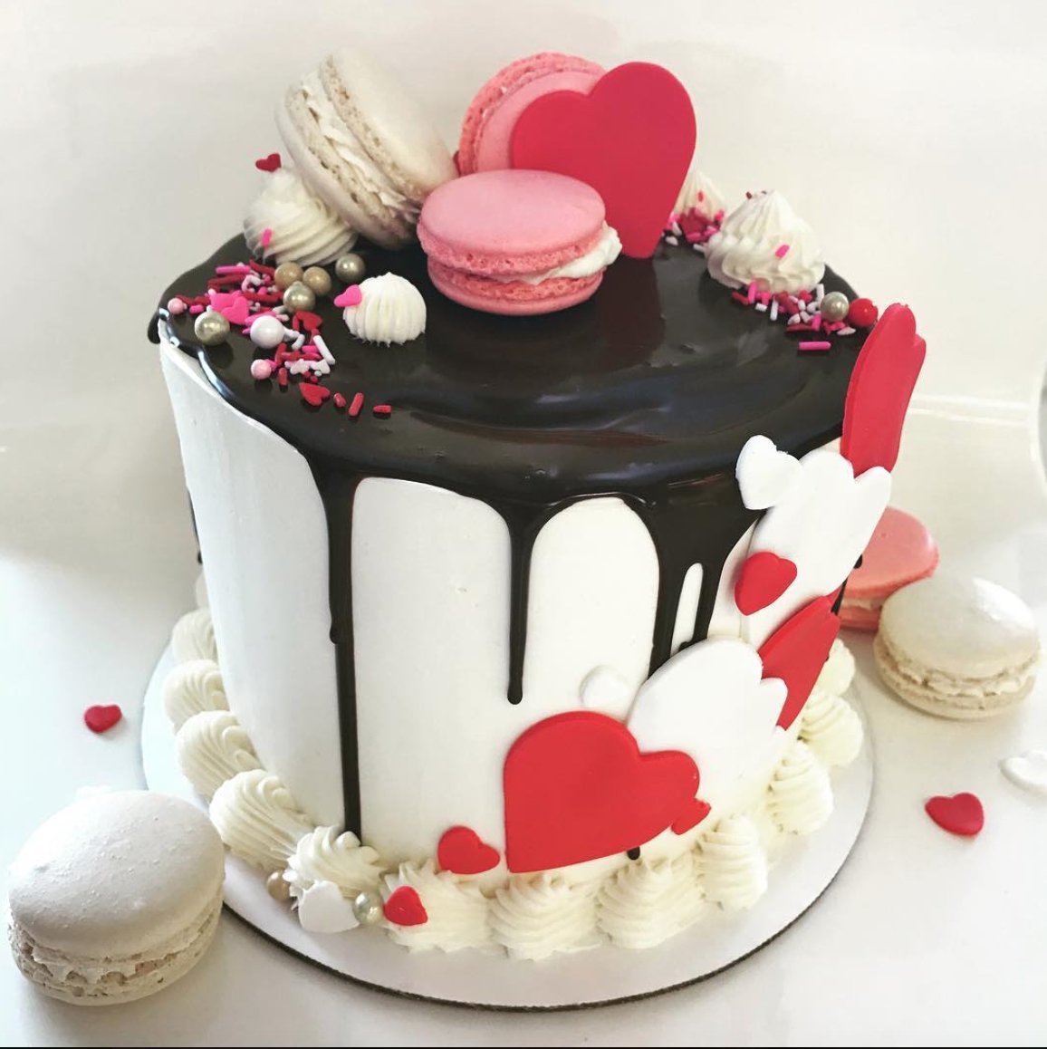 HarborRoomMa's tweet photo. Who loves cake? You always need cake for your party here at The Harbor Room event space. Cake Ann bakery is just down the road!! #cakeann #HarborRoomGloucester #NorthShoreEvents #WaterViewEvent #weddingvenue #newlyweds #eventdesign #weddingwire #charcuterie #barmitzvah https://t.co/g035LdRS00