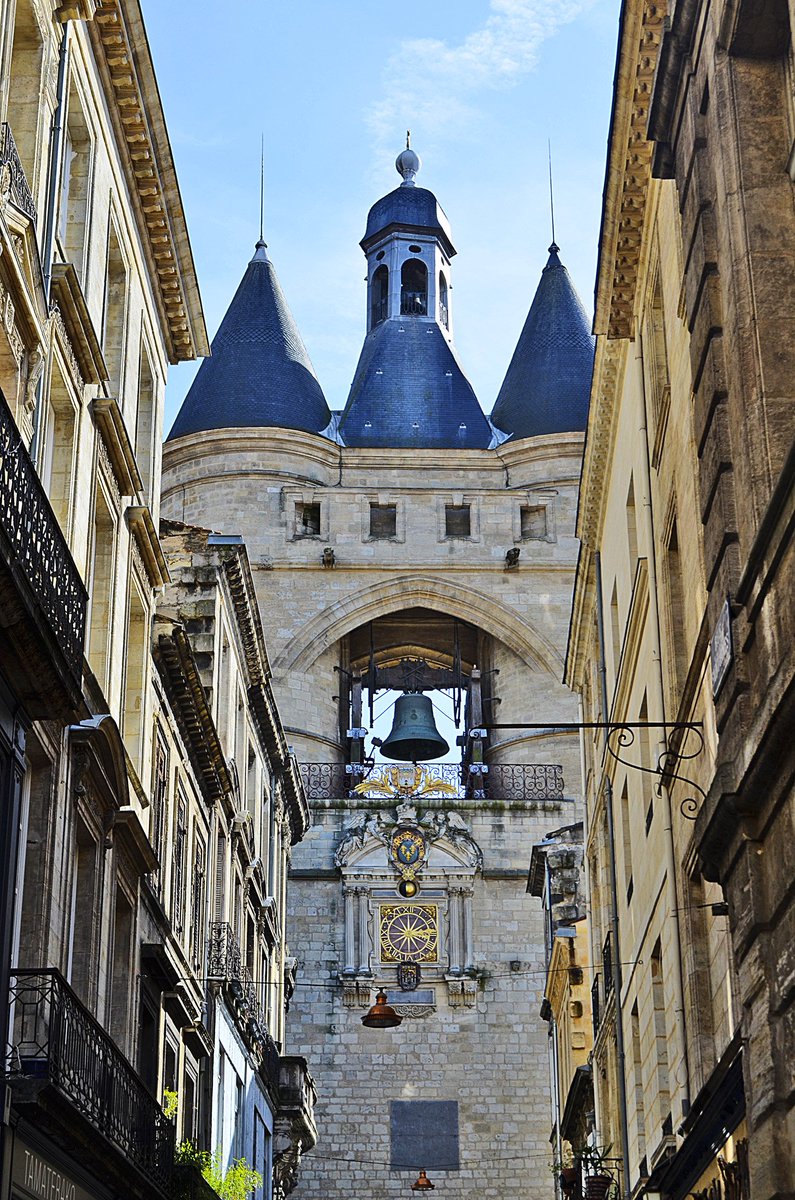Museums, architecture, vineyards and food markets: <a href="/NatGeoTravelUK/">National Geographic Traveller (UK)</a> tells you all about Bordeaux and its surroundings! 📷 😍 Would you like to come? po.st/cymoLJ