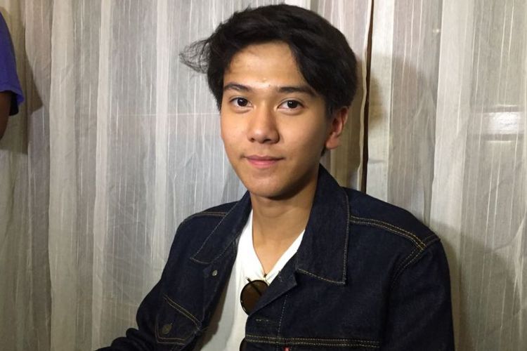 DilanismeSby's tweet photo. AYOOO!! Dukung @iqbaale 
SCRV MUSIC AWARDS 2018💙
Nominasi PENYANYI SOLO PRIA PALING NGETOP❣️
#Dilan1990 #DilanismeBersatu 
.
Tinggal Copy 👇:
#SMA1 Iqbaal Ramadhan
#SMA7 Iqbaal Ramadhan - Rindu Sendiri
#VoteSMA2018 
#SMA2018 
@SCTV_ 
.
Tak Enteni Yo Rekkk!!!
#Suwon https://t.co/2yGebVEmS0
