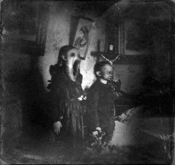 biskuitskull's tweet photo. Back! 🖤#freak #fear #pain #horrorart #vintage #retro #creepyhad #creppy #crazy #weirdo #freak #awkward #deadgirl #killer #strange #skulls #horror #HorrorMovies #talkwithhorror https://t.co/jpIcJCkHU4