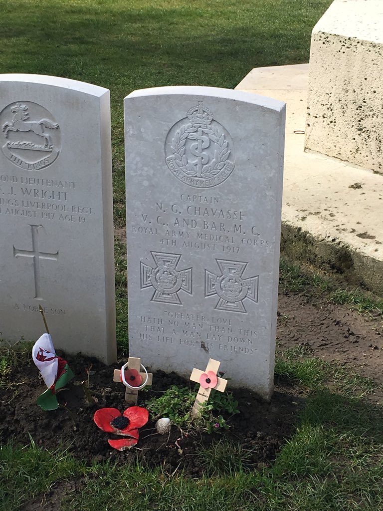 KentVPC's tweet photo. A smaller cemetery, however we got to see the incredible Noel Chavasseβs headstone, who was awarded two Victoria Crosses. The only headstone in the world with 2 VC on it #WW1 #KentVPC https://t.co/a1ZyJmK8mg
